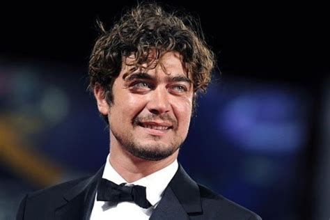 età scamarcio